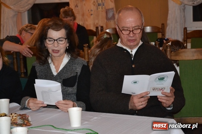Zdjęcie w galerii na portalu naszraciborz.pl: Kolędnicy i kibice na X Wieczorze Kolęd w Jankowicach!  wiadomości z regionu