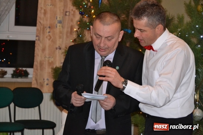 Zdjęcie w galerii na portalu naszraciborz.pl: Kolędnicy i kibice na X Wieczorze Kolęd w Jankowicach!  wiadomości z regionu