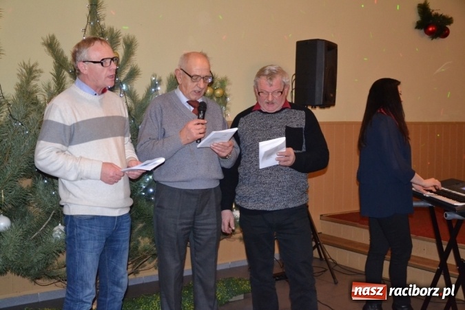 Zdjęcie w galerii na portalu naszraciborz.pl: Kolędnicy i kibice na X Wieczorze Kolęd w Jankowicach!  wiadomości z regionu
