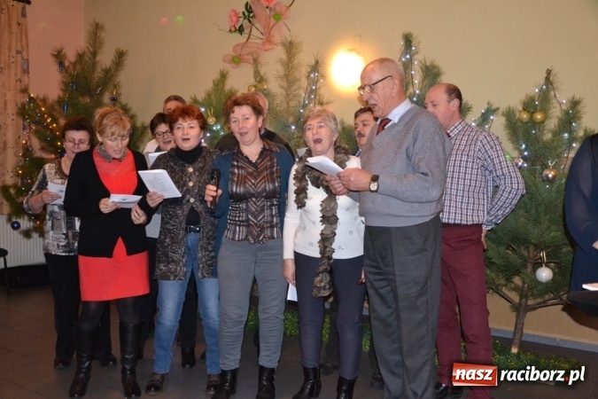 Zdjęcie w galerii na portalu naszraciborz.pl: Kolędnicy i kibice na X Wieczorze Kolęd w Jankowicach!  wiadomości z regionu