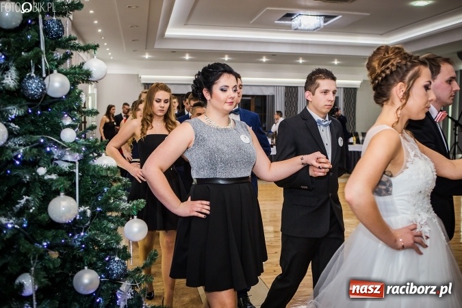 Zdjęcie w galerii na portalu naszraciborz.pl: Bal maturalny CKZiU nr 1 Budowlanka - uczniowie bawią się w Tworkowie w Bravo wiadomości z regionu