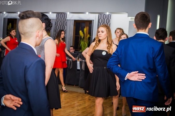 Zdjęcie w galerii na portalu naszraciborz.pl: Bal maturalny CKZiU nr 1 Budowlanka - uczniowie bawią się w Tworkowie w Bravo wiadomości z regionu