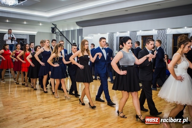 Zdjęcie w galerii na portalu naszraciborz.pl: Bal maturalny CKZiU nr 1 Budowlanka - uczniowie bawią się w Tworkowie w Bravo wiadomości z regionu