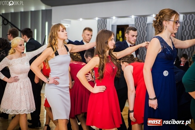 Zdjęcie w galerii na portalu naszraciborz.pl: Bal maturalny CKZiU nr 1 Budowlanka - uczniowie bawią się w Tworkowie w Bravo wiadomości z regionu