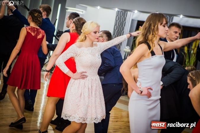 Zdjęcie w galerii na portalu naszraciborz.pl: Bal maturalny CKZiU nr 1 Budowlanka - uczniowie bawią się w Tworkowie w Bravo wiadomości z regionu