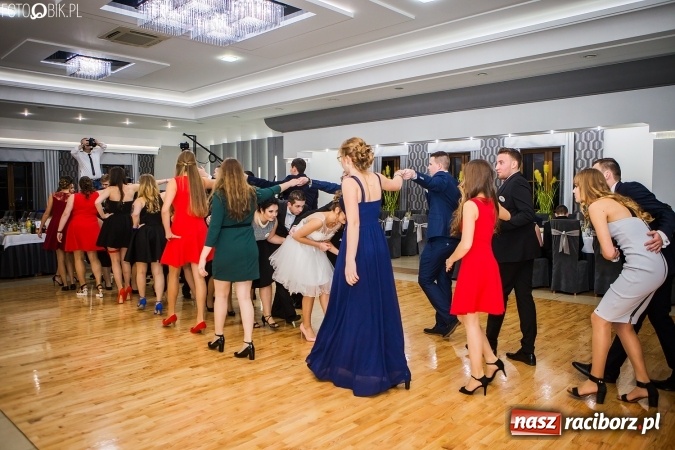 Zdjęcie w galerii na portalu naszraciborz.pl: Bal maturalny CKZiU nr 1 Budowlanka - uczniowie bawią się w Tworkowie w Bravo wiadomości z regionu