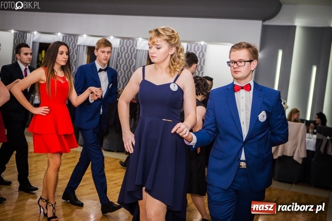 Zdjęcie w galerii na portalu naszraciborz.pl: Bal maturalny CKZiU nr 1 Budowlanka - uczniowie bawią się w Tworkowie w Bravo wiadomości z regionu
