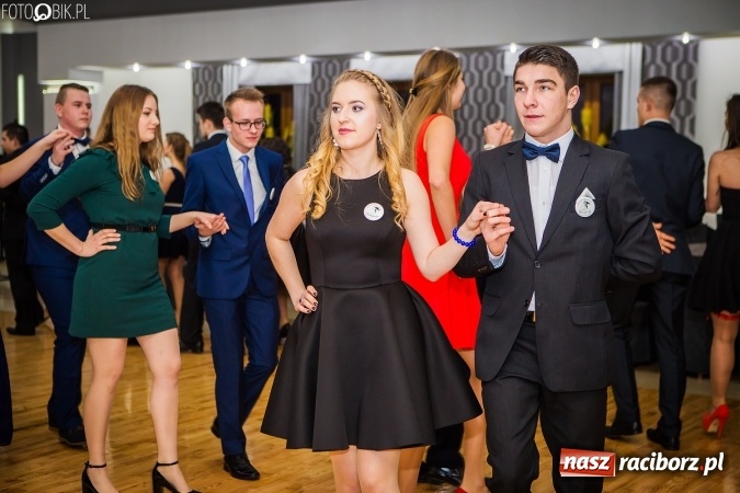 Zdjęcie w galerii na portalu naszraciborz.pl: Bal maturalny CKZiU nr 1 Budowlanka - uczniowie bawią się w Tworkowie w Bravo wiadomości z regionu