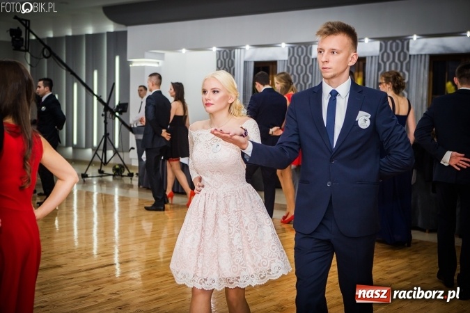 Zdjęcie w galerii na portalu naszraciborz.pl: Bal maturalny CKZiU nr 1 Budowlanka - uczniowie bawią się w Tworkowie w Bravo wiadomości z regionu