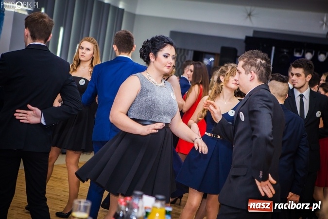 Zdjęcie w galerii na portalu naszraciborz.pl: Bal maturalny CKZiU nr 1 Budowlanka - uczniowie bawią się w Tworkowie w Bravo wiadomości z regionu