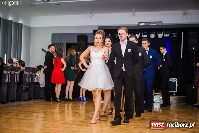 Zdjęcie w galerii na portalu naszraciborz.pl: Bal maturalny CKZiU nr 1 Budowlanka - uczniowie bawią się w Tworkowie w Bravo wiadomości z regionu