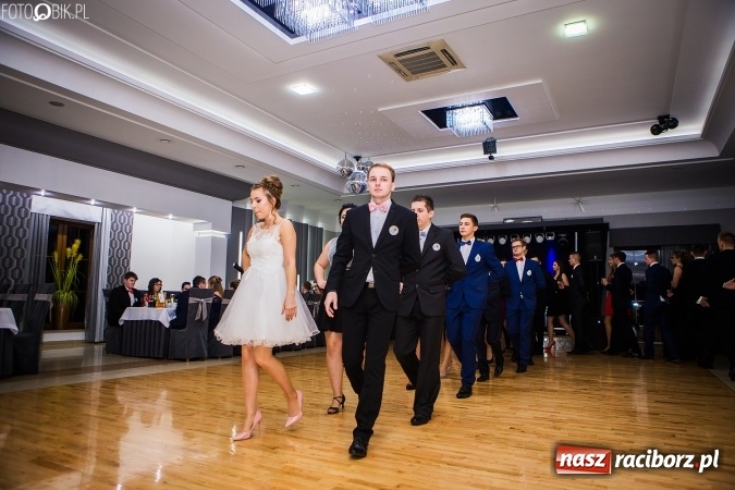 Zdjęcie w galerii na portalu naszraciborz.pl: Bal maturalny CKZiU nr 1 Budowlanka - uczniowie bawią się w Tworkowie w Bravo wiadomości z regionu