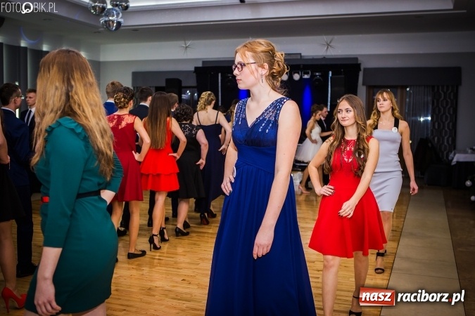 Zdjęcie w galerii na portalu naszraciborz.pl: Bal maturalny CKZiU nr 1 Budowlanka - uczniowie bawią się w Tworkowie w Bravo wiadomości z regionu
