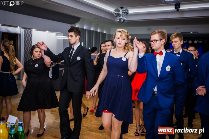 Zdjęcie w galerii na portalu naszraciborz.pl: Bal maturalny CKZiU nr 1 Budowlanka - uczniowie bawią się w Tworkowie w Bravo wiadomości z regionu