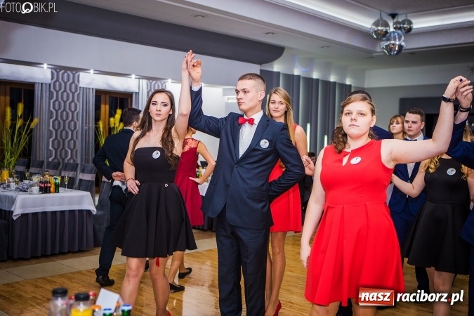 Zdjęcie w galerii na portalu naszraciborz.pl: Bal maturalny CKZiU nr 1 Budowlanka - uczniowie bawią się w Tworkowie w Bravo wiadomości z regionu