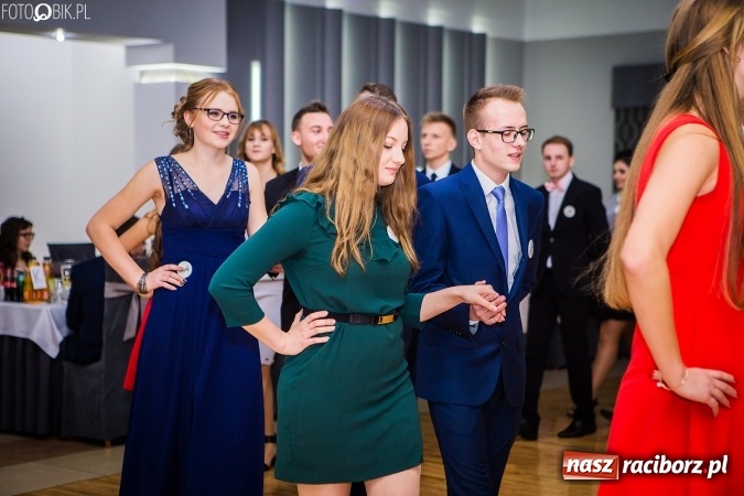 Zdjęcie w galerii na portalu naszraciborz.pl: Bal maturalny CKZiU nr 1 Budowlanka - uczniowie bawią się w Tworkowie w Bravo wiadomości z regionu