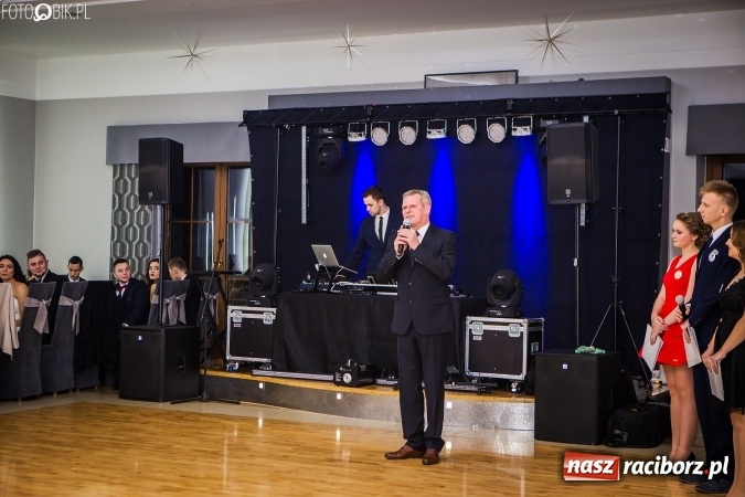 Zdjęcie w galerii na portalu naszraciborz.pl: Bal maturalny CKZiU nr 1 Budowlanka - uczniowie bawią się w Tworkowie w Bravo wiadomości z regionu