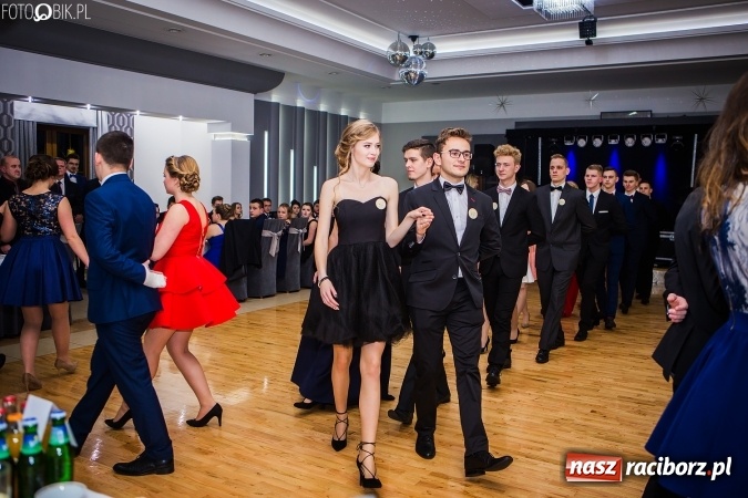 Zdjęcie w galerii na portalu naszraciborz.pl: Bal maturalny CKZiU nr 1 Budowlanka - uczniowie bawią się w Tworkowie w Bravo wiadomości z regionu