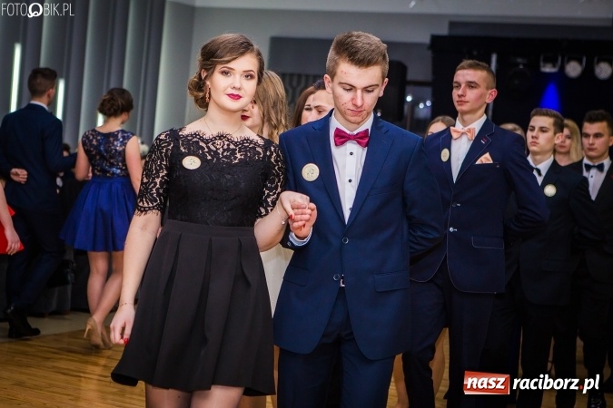 Zdjęcie w galerii na portalu naszraciborz.pl: Bal maturalny CKZiU nr 1 Budowlanka - uczniowie bawią się w Tworkowie w Bravo wiadomości z regionu