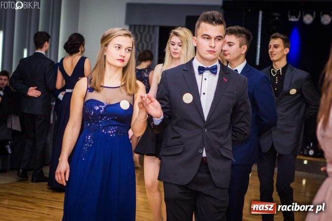 Zdjęcie w galerii na portalu naszraciborz.pl: Bal maturalny CKZiU nr 1 Budowlanka - uczniowie bawią się w Tworkowie w Bravo wiadomości z regionu