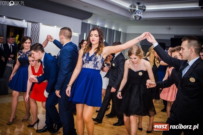 Zdjęcie w galerii na portalu naszraciborz.pl: Bal maturalny CKZiU nr 1 Budowlanka - uczniowie bawią się w Tworkowie w Bravo wiadomości z regionu