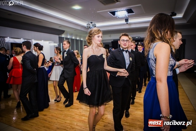 Zdjęcie w galerii na portalu naszraciborz.pl: Bal maturalny CKZiU nr 1 Budowlanka - uczniowie bawią się w Tworkowie w Bravo wiadomości z regionu