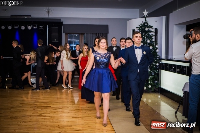 Zdjęcie w galerii na portalu naszraciborz.pl: Bal maturalny CKZiU nr 1 Budowlanka - uczniowie bawią się w Tworkowie w Bravo wiadomości z regionu