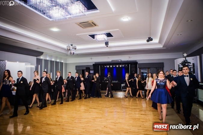 Zdjęcie w galerii na portalu naszraciborz.pl: Bal maturalny CKZiU nr 1 Budowlanka - uczniowie bawią się w Tworkowie w Bravo wiadomości z regionu