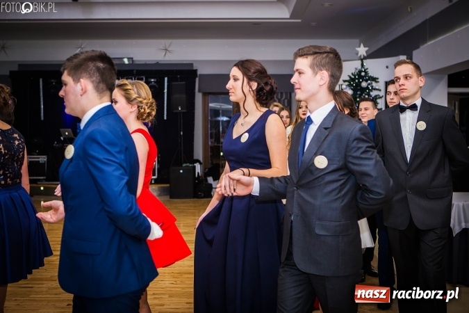 Zdjęcie w galerii na portalu naszraciborz.pl: Bal maturalny CKZiU nr 1 Budowlanka - uczniowie bawią się w Tworkowie w Bravo wiadomości z regionu