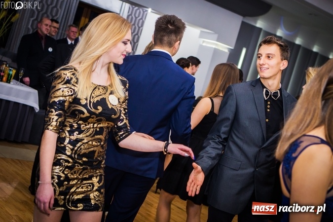 Zdjęcie w galerii na portalu naszraciborz.pl: Bal maturalny CKZiU nr 1 Budowlanka - uczniowie bawią się w Tworkowie w Bravo wiadomości z regionu