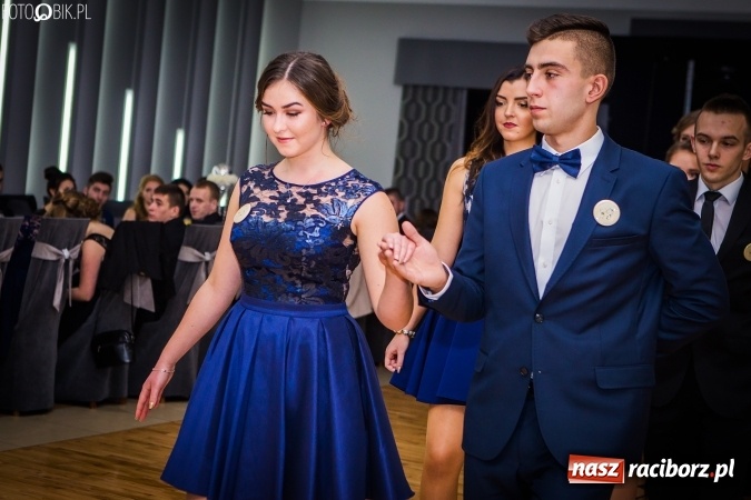 Zdjęcie w galerii na portalu naszraciborz.pl: Bal maturalny CKZiU nr 1 Budowlanka - uczniowie bawią się w Tworkowie w Bravo wiadomości z regionu