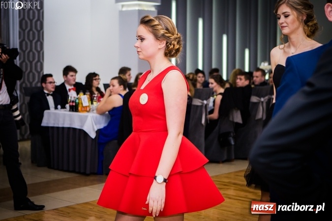 Zdjęcie w galerii na portalu naszraciborz.pl: Bal maturalny CKZiU nr 1 Budowlanka - uczniowie bawią się w Tworkowie w Bravo wiadomości z regionu