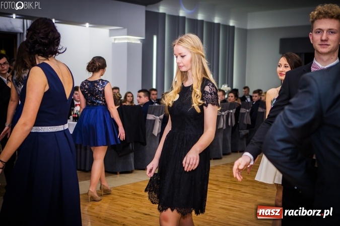 Zdjęcie w galerii na portalu naszraciborz.pl: Bal maturalny CKZiU nr 1 Budowlanka - uczniowie bawią się w Tworkowie w Bravo wiadomości z regionu
