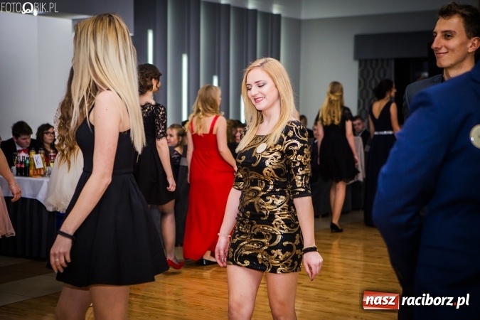 Zdjęcie w galerii na portalu naszraciborz.pl: Bal maturalny CKZiU nr 1 Budowlanka - uczniowie bawią się w Tworkowie w Bravo wiadomości z regionu