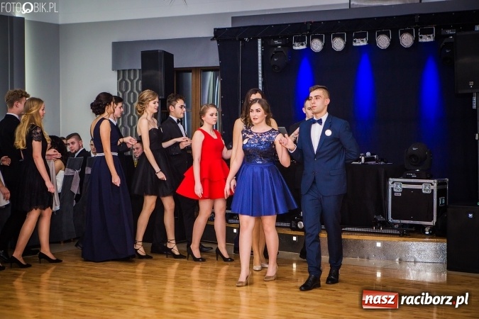 Zdjęcie w galerii na portalu naszraciborz.pl: Bal maturalny CKZiU nr 1 Budowlanka - uczniowie bawią się w Tworkowie w Bravo wiadomości z regionu