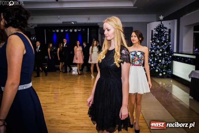Zdjęcie w galerii na portalu naszraciborz.pl: Bal maturalny CKZiU nr 1 Budowlanka - uczniowie bawią się w Tworkowie w Bravo wiadomości z regionu