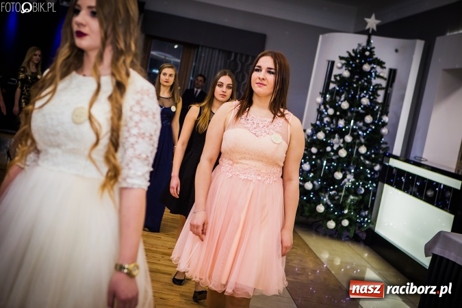 Zdjęcie w galerii na portalu naszraciborz.pl: Bal maturalny CKZiU nr 1 Budowlanka - uczniowie bawią się w Tworkowie w Bravo wiadomości z regionu
