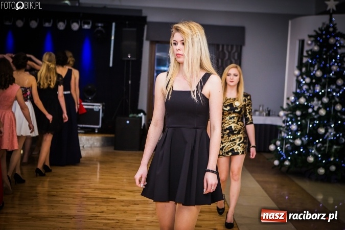 Zdjęcie w galerii na portalu naszraciborz.pl: Bal maturalny CKZiU nr 1 Budowlanka - uczniowie bawią się w Tworkowie w Bravo wiadomości z regionu