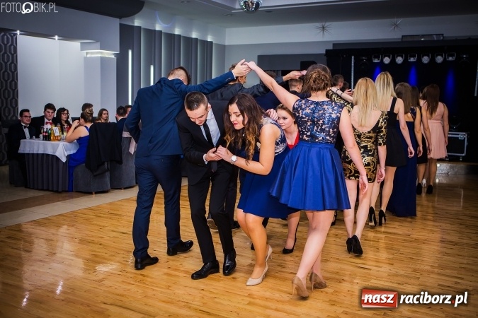 Zdjęcie w galerii na portalu naszraciborz.pl: Bal maturalny CKZiU nr 1 Budowlanka - uczniowie bawią się w Tworkowie w Bravo wiadomości z regionu