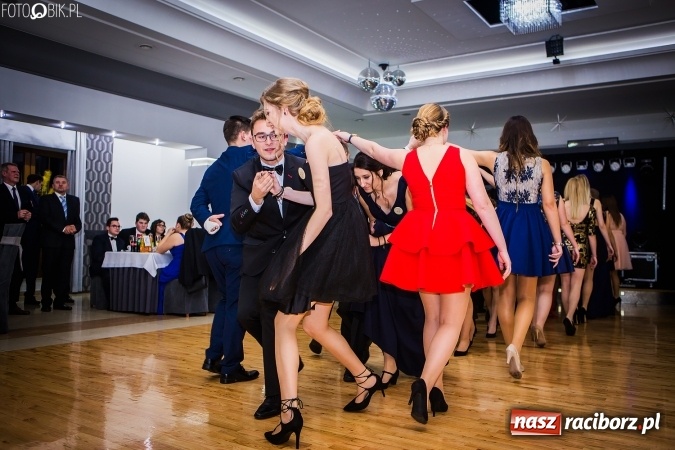 Zdjęcie w galerii na portalu naszraciborz.pl: Bal maturalny CKZiU nr 1 Budowlanka - uczniowie bawią się w Tworkowie w Bravo wiadomości z regionu