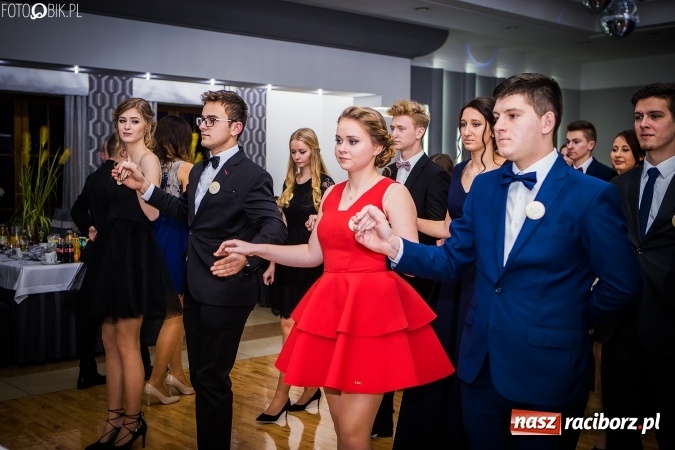 Zdjęcie w galerii na portalu naszraciborz.pl: Bal maturalny CKZiU nr 1 Budowlanka - uczniowie bawią się w Tworkowie w Bravo wiadomości z regionu