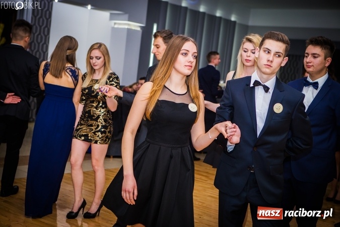 Zdjęcie w galerii na portalu naszraciborz.pl: Bal maturalny CKZiU nr 1 Budowlanka - uczniowie bawią się w Tworkowie w Bravo wiadomości z regionu