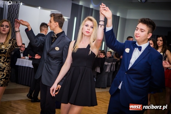 Zdjęcie w galerii na portalu naszraciborz.pl: Bal maturalny CKZiU nr 1 Budowlanka - uczniowie bawią się w Tworkowie w Bravo wiadomości z regionu