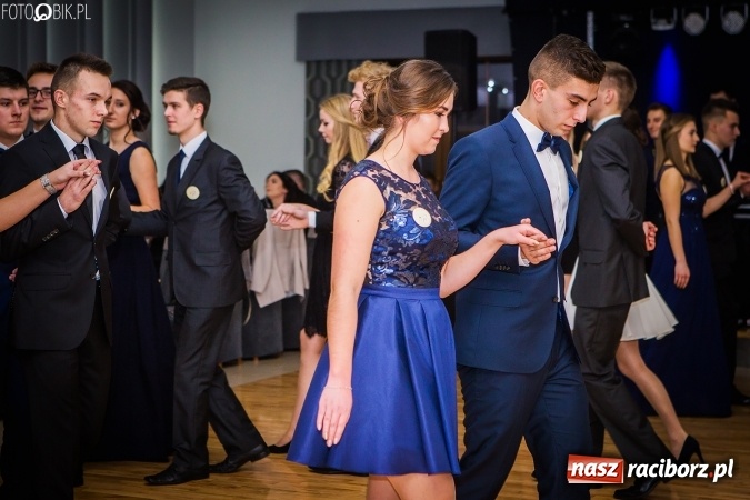 Zdjęcie w galerii na portalu naszraciborz.pl: Bal maturalny CKZiU nr 1 Budowlanka - uczniowie bawią się w Tworkowie w Bravo wiadomości z regionu