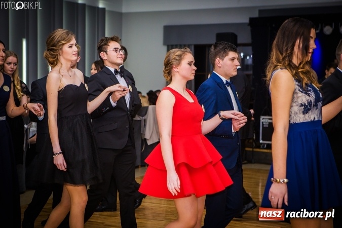 Zdjęcie w galerii na portalu naszraciborz.pl: Bal maturalny CKZiU nr 1 Budowlanka - uczniowie bawią się w Tworkowie w Bravo wiadomości z regionu