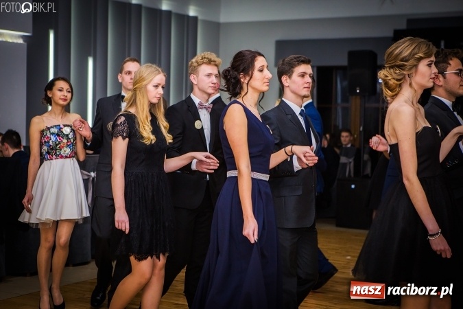 Zdjęcie w galerii na portalu naszraciborz.pl: Bal maturalny CKZiU nr 1 Budowlanka - uczniowie bawią się w Tworkowie w Bravo wiadomości z regionu