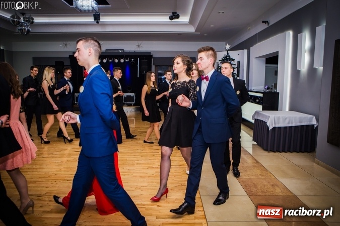 Zdjęcie w galerii na portalu naszraciborz.pl: Bal maturalny CKZiU nr 1 Budowlanka - uczniowie bawią się w Tworkowie w Bravo wiadomości z regionu