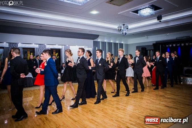 Zdjęcie w galerii na portalu naszraciborz.pl: Bal maturalny CKZiU nr 1 Budowlanka - uczniowie bawią się w Tworkowie w Bravo wiadomości z regionu