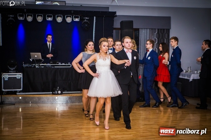 Zdjęcie w galerii na portalu naszraciborz.pl: Bal maturalny CKZiU nr 1 Budowlanka - uczniowie bawią się w Tworkowie w Bravo wiadomości z regionu