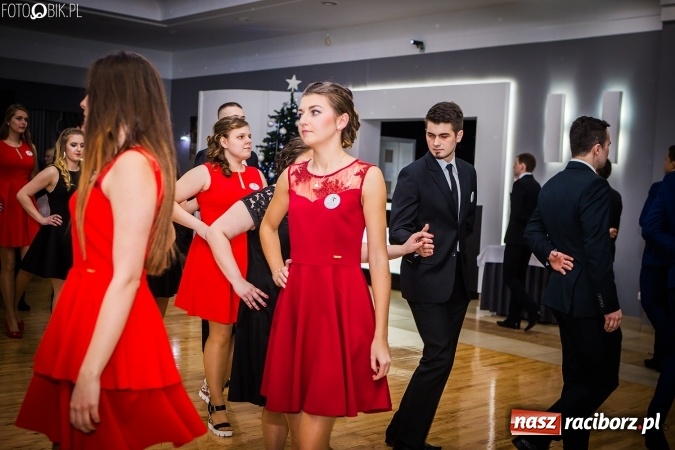 Zdjęcie w galerii na portalu naszraciborz.pl: Bal maturalny CKZiU nr 1 Budowlanka - uczniowie bawią się w Tworkowie w Bravo wiadomości z regionu